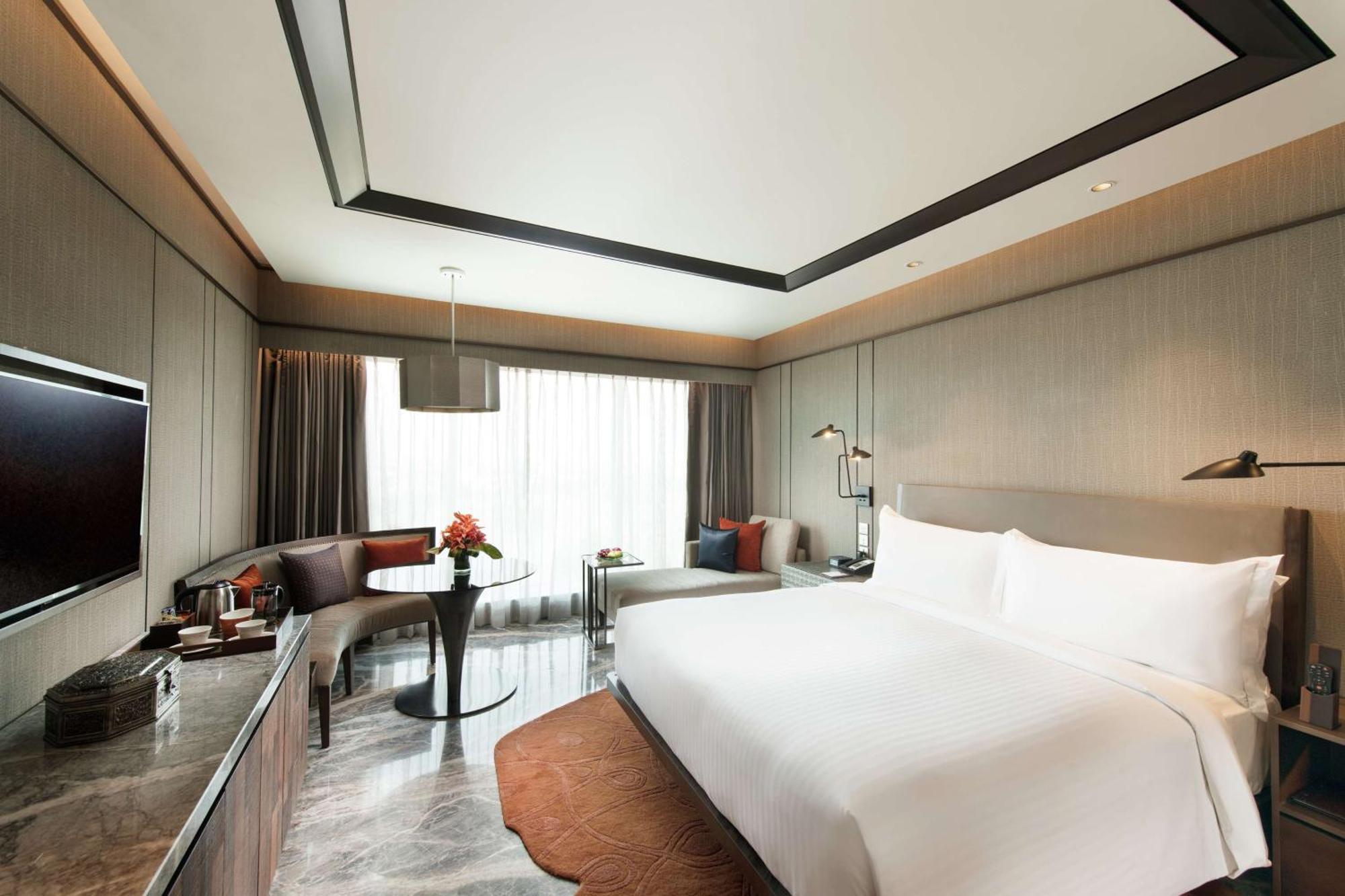Deluxe King Room Lake View