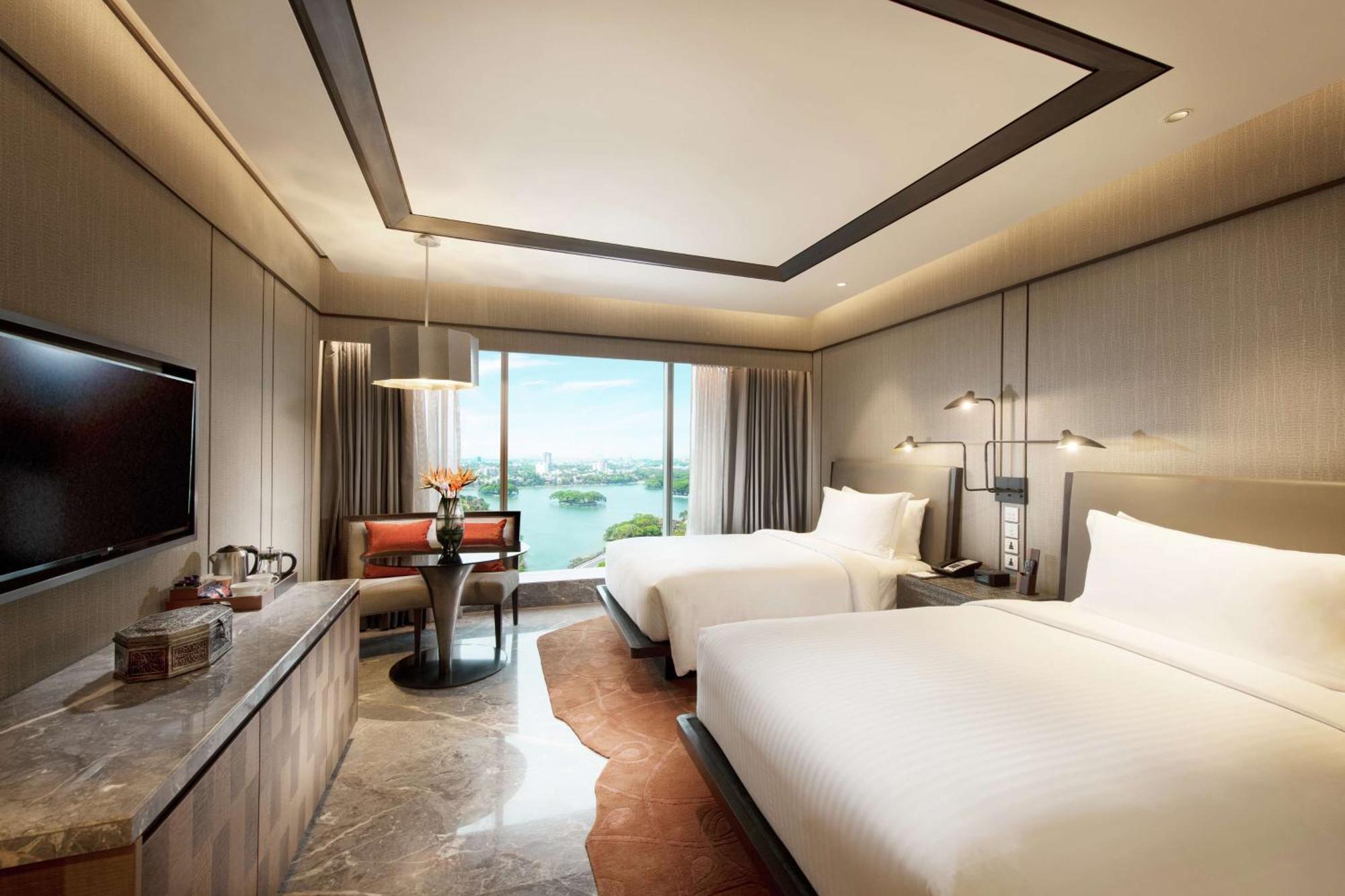 Deluxe Queen Room Lake View