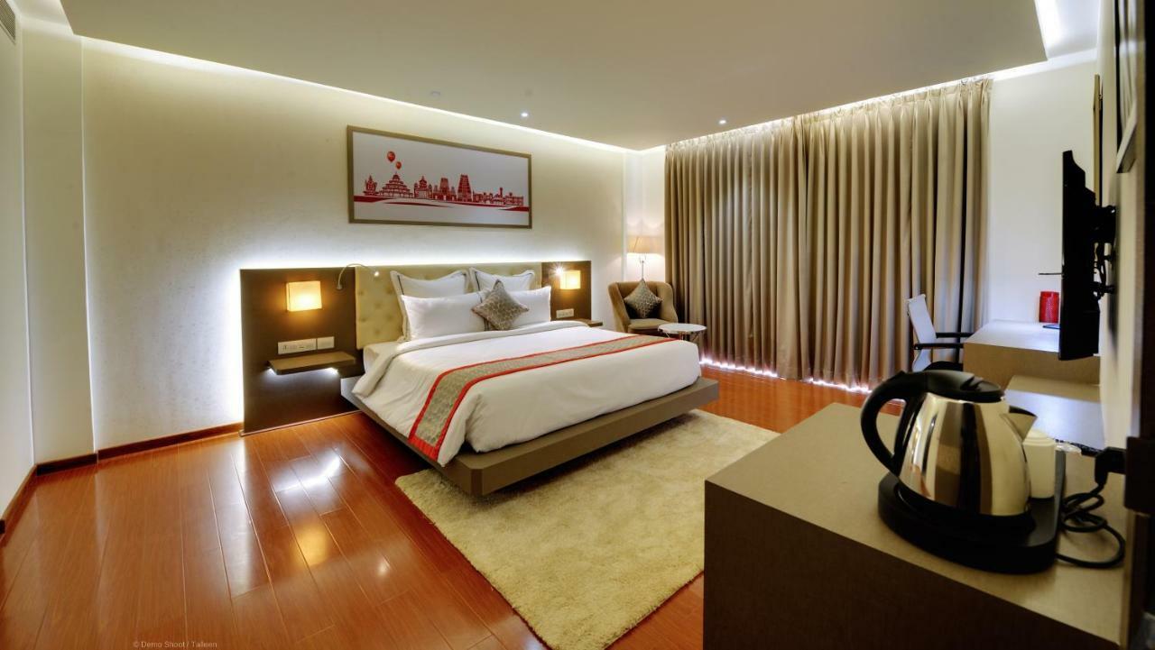 King Club Room, Smoking